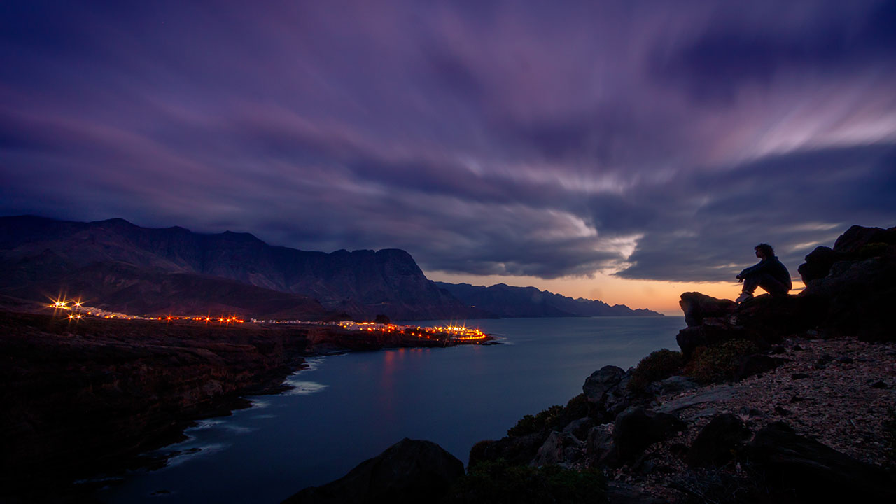 Vista nocturna de Agaete, Gran Canaria