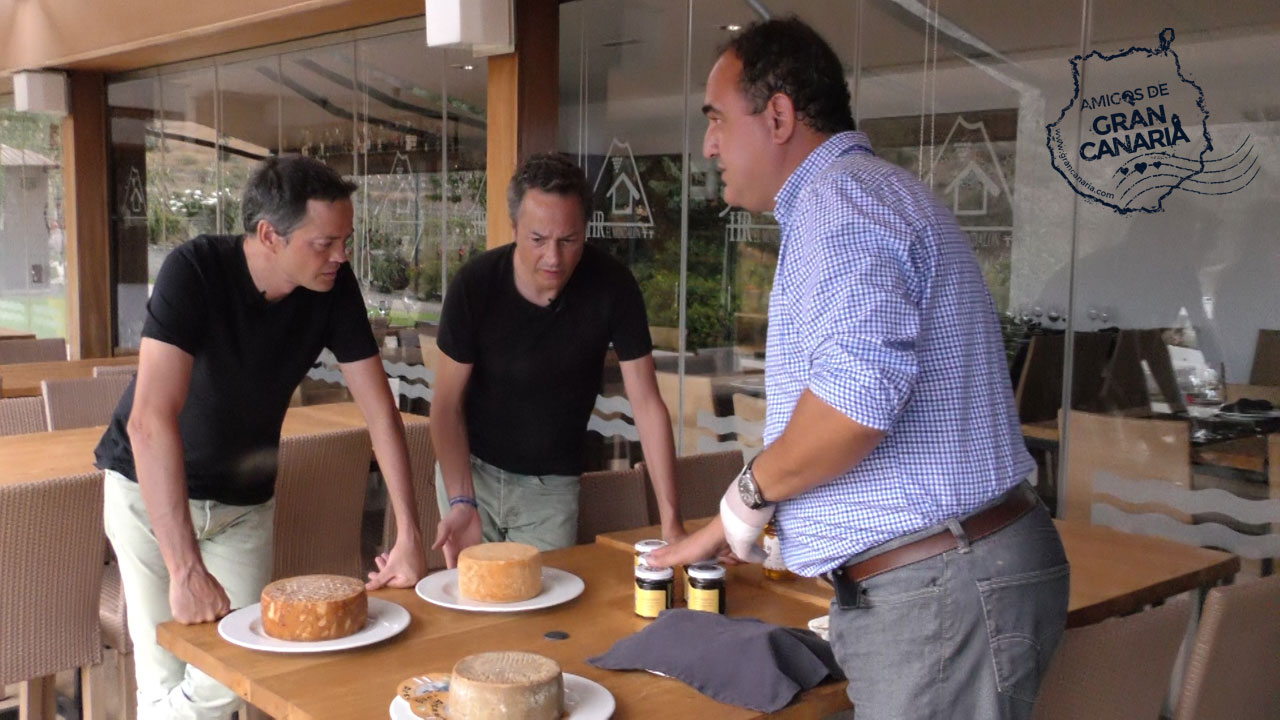 Los cocineros y Hermanos Torres reciben información sobre la Miel y Quesos de Gran Canaria