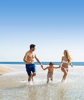 Familia en la Playa de Maspalomas