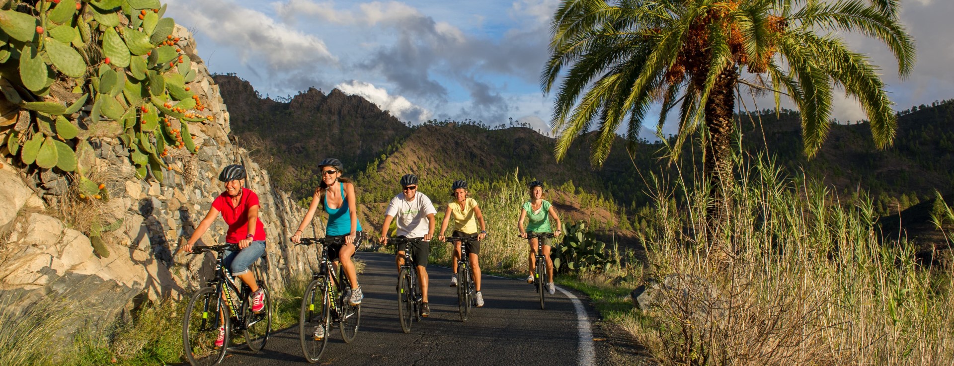 Familia en bicicleta en Gran Canaria